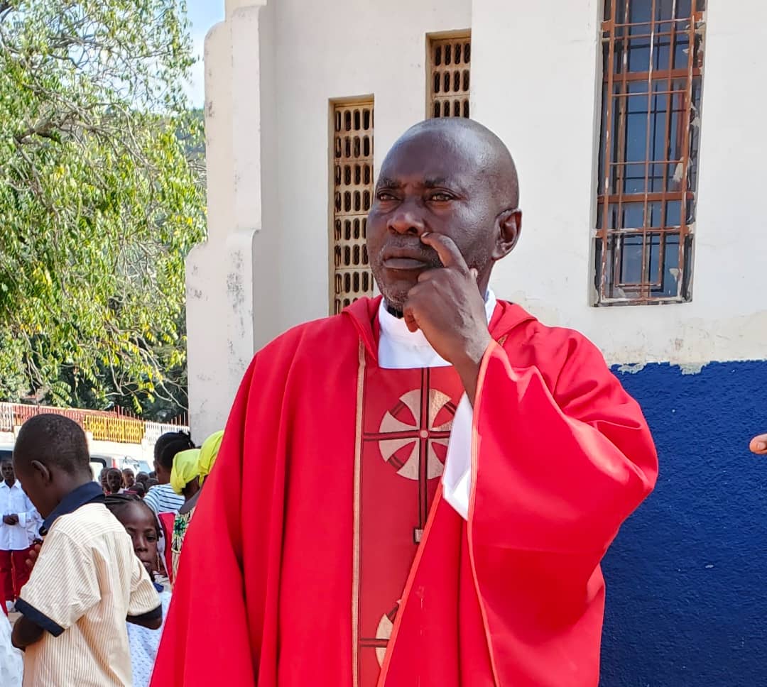 Mésentente au sein des chantres de la paroisse Cathédrale Saint-Paul d’Uvira : le Curé prône le dialogue et appelle à la solidarité ainsi qu’à l’apaisement.